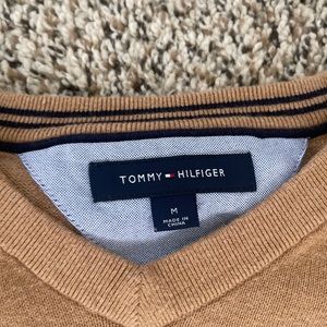 Tommy Hilfiger Tan crewneck sweater Mens size Medium.